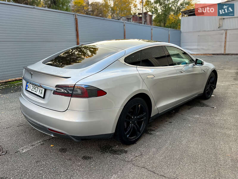 Лифтбек Tesla Model S 2013 в Киеве