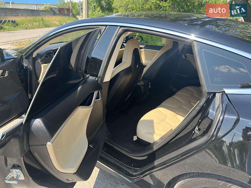 Ліфтбек Tesla Model S 2013 в Дніпрі