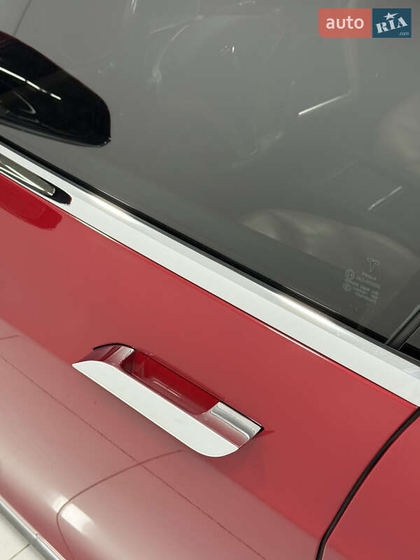 Ліфтбек Tesla Model S 2014 в Одесі