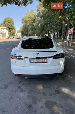 Лифтбек Tesla Model S 2013 в 