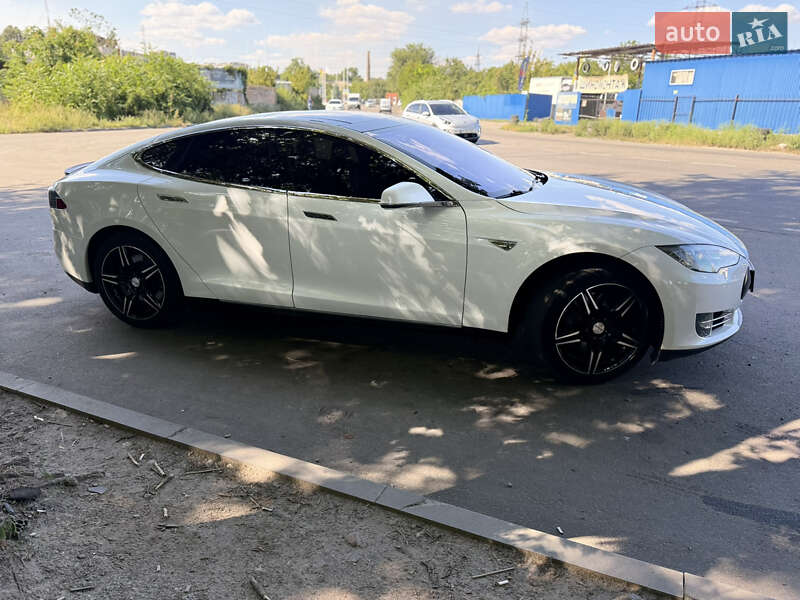 Лифтбек Tesla Model S 2013 в Днепре