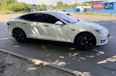 Лифтбек Tesla Model S 2013 в 