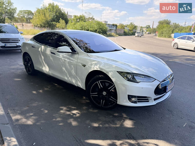 Лифтбек Tesla Model S 2013 в Днепре