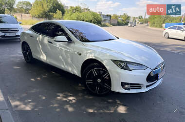 Лифтбек Tesla Model S 2013 в 