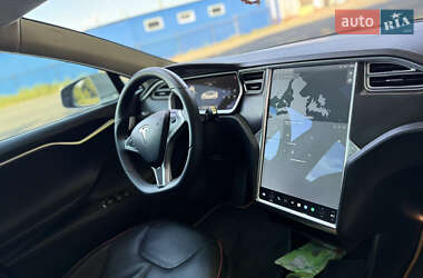 Лифтбек Tesla Model S 2013 в 