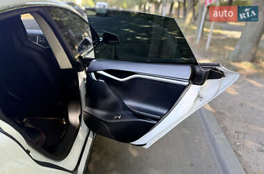 Лифтбек Tesla Model S 2013 в 