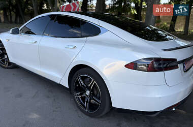 Лифтбек Tesla Model S 2013 в 