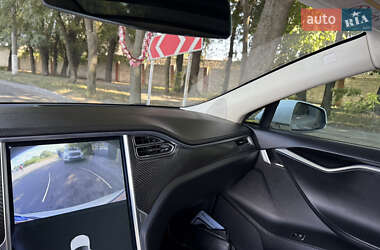 Лифтбек Tesla Model S 2013 в 