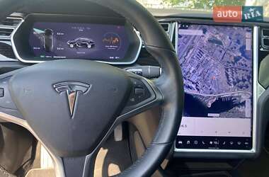 Лифтбек Tesla Model S 2016 в 