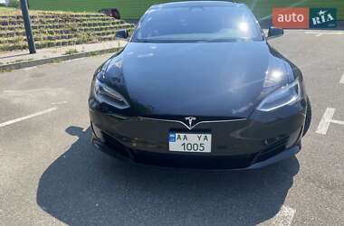Лифтбек Tesla Model S 2016 в 