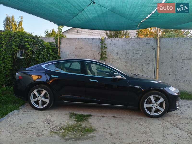 Лифтбек Tesla Model S 2015 в Житомире