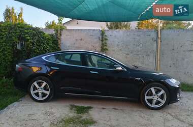 Лифтбек Tesla Model S 2015 в 