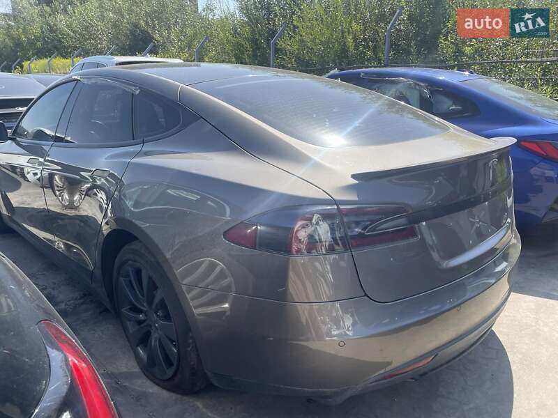 Tesla Model S 2015