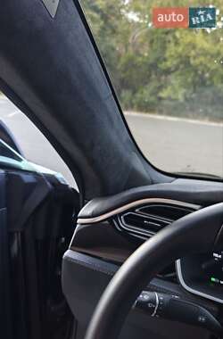 Лифтбек Tesla Model S 2015 в 