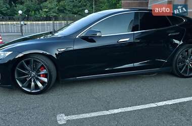 Лифтбек Tesla Model S 2015 в 