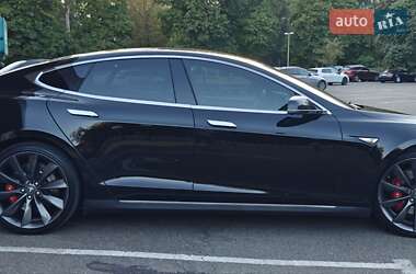 Лифтбек Tesla Model S 2015 в 