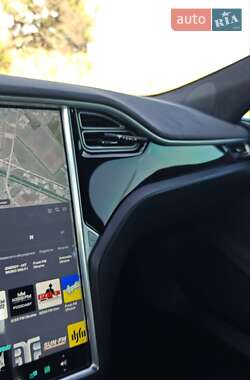 Лифтбек Tesla Model S 2015 в 