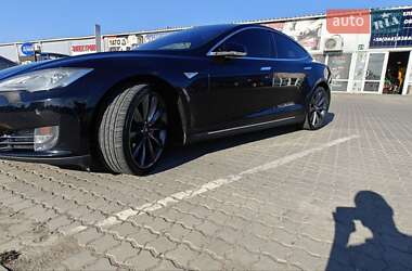 Лифтбек Tesla Model S 2015 в 