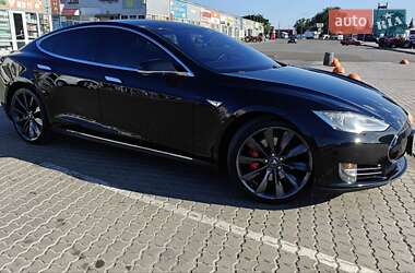 Лифтбек Tesla Model S 2015 в 