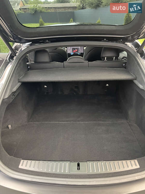 Лифтбек Tesla Model S 2023 в Черновцах