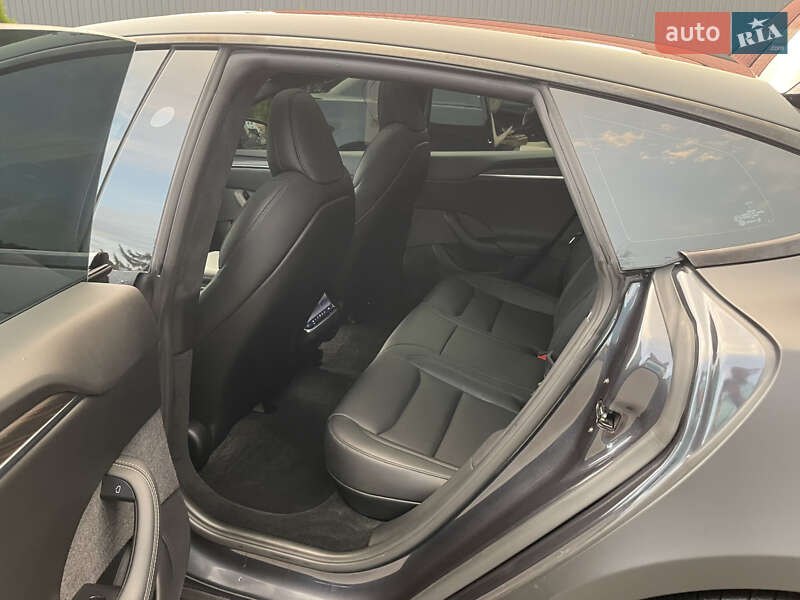 Лифтбек Tesla Model S 2023 в Черновцах