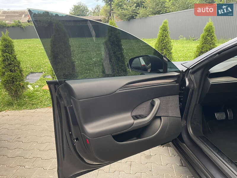 Лифтбек Tesla Model S 2023 в Черновцах