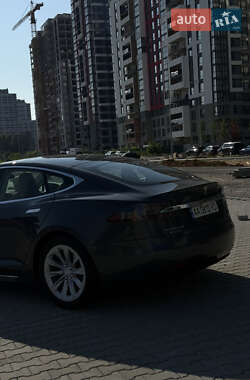 Лифтбек Tesla Model S 2016 в 