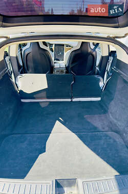 Лифтбек Tesla Model S 2013 в 