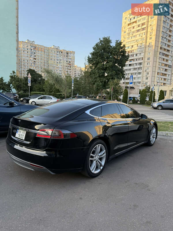 Ліфтбек Tesla Model S 2013 в Києві
