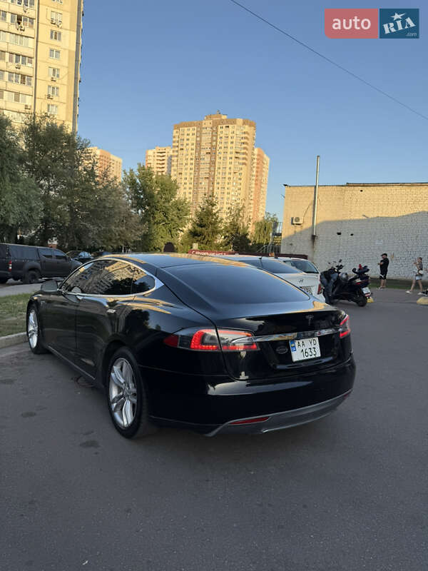 Ліфтбек Tesla Model S 2013 в Києві
