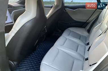 Лифтбек Tesla Model S 2015 в 