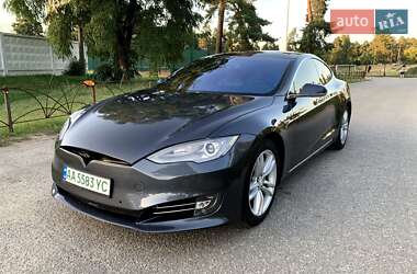 Лифтбек Tesla Model S 2015 в 