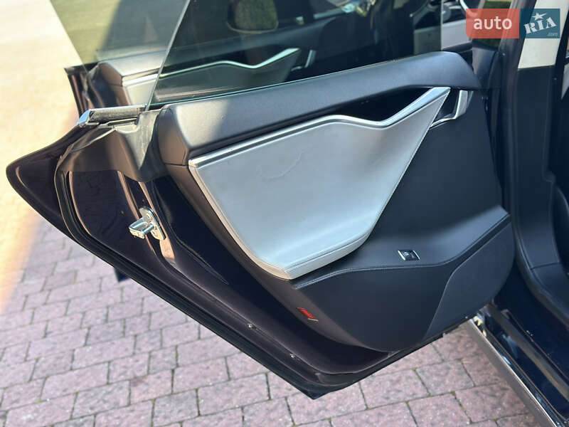 Лифтбек Tesla Model S 2013 в Стрые