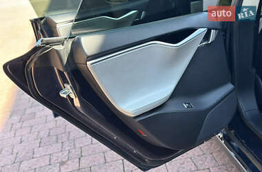 Лифтбек Tesla Model S 2013 в 