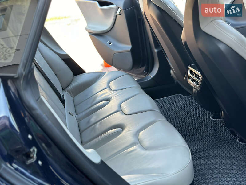 Лифтбек Tesla Model S 2013 в Стрые