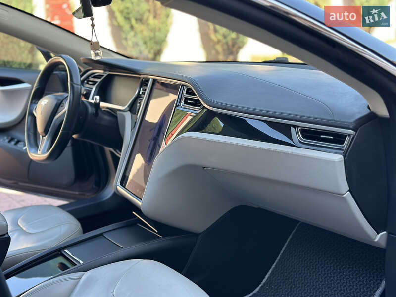Лифтбек Tesla Model S 2013 в Стрые