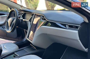 Лифтбек Tesla Model S 2013 в 
