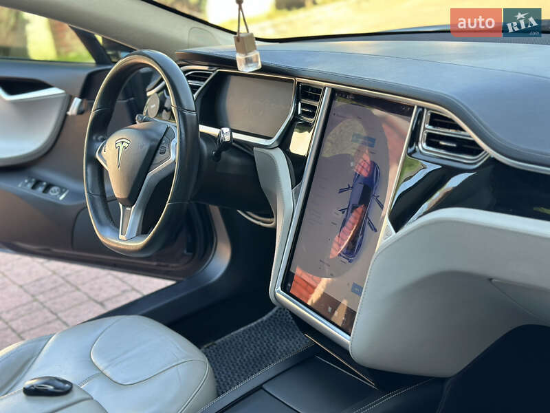 Лифтбек Tesla Model S 2013 в Стрые