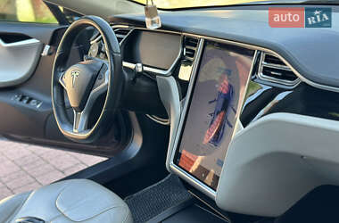 Лифтбек Tesla Model S 2013 в 