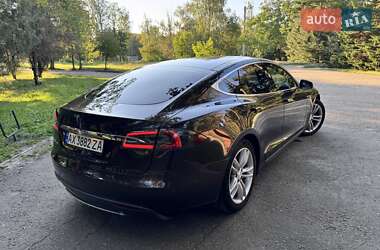 Лифтбек Tesla Model S 2013 в 