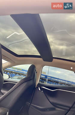 Лифтбек Tesla Model S 2013 в 