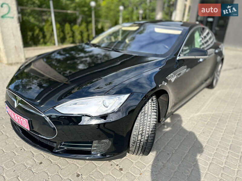 Tesla Model S 2015