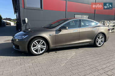 Внедорожник / Кроссовер Tesla Model S 2015 в 