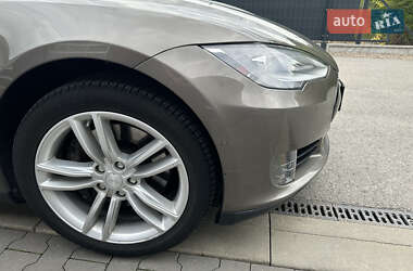 Внедорожник / Кроссовер Tesla Model S 2015 в 