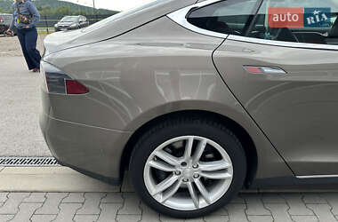 Внедорожник / Кроссовер Tesla Model S 2015 в 
