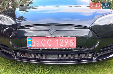 Лифтбек Tesla Model S 2015 в 