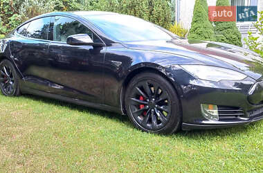 Лифтбек Tesla Model S 2015 в 