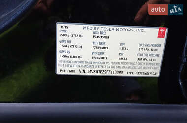 Лифтбек Tesla Model S 2015 в 