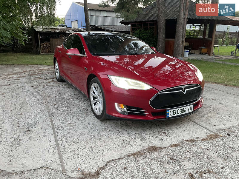 Лифтбек Tesla Model S 2013 в 