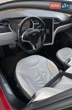 Лифтбек Tesla Model S 2013 в 